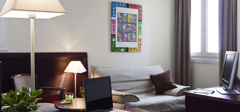 Photo du salon d'une Suite de l'hôtel Mercure